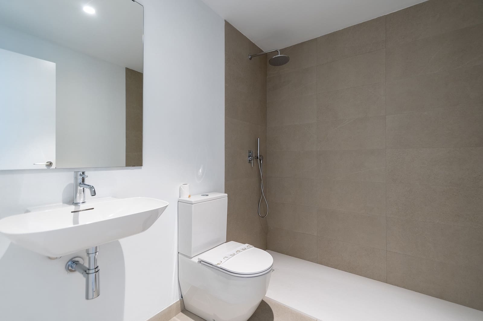 3 soveværelse Semi-Rækkehus til salg i Estepona med swimmingpool garage - € 900.000 (Ref: 8310189)