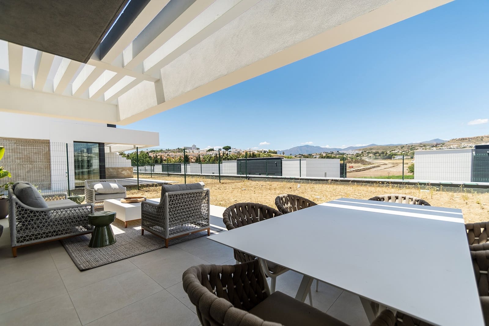 3 soveværelse Semi-Rækkehus til salg i Estepona med swimmingpool garage - € 900.000 (Ref: 8310189)