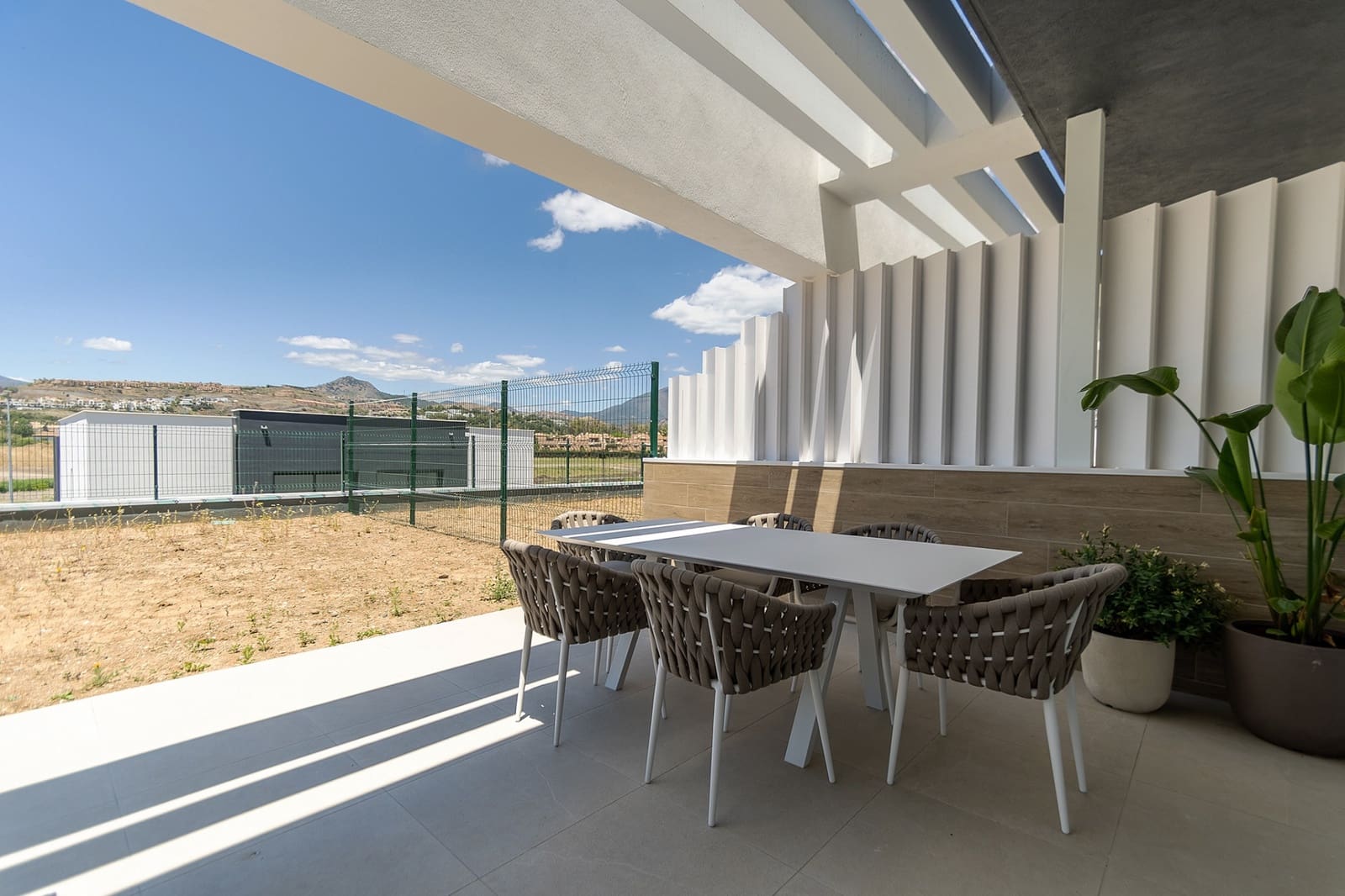 3 soveværelse Semi-Rækkehus til salg i Estepona med swimmingpool garage - € 900.000 (Ref: 8310189)