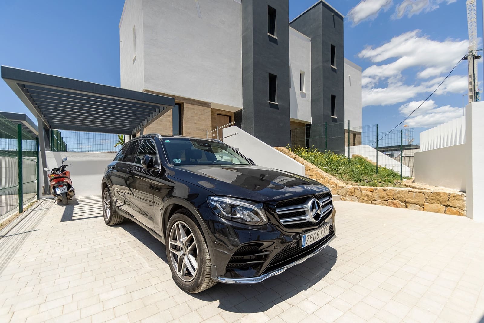 3 soveværelse Semi-Rækkehus til salg i Estepona med swimmingpool garage - € 900.000 (Ref: 8310189)