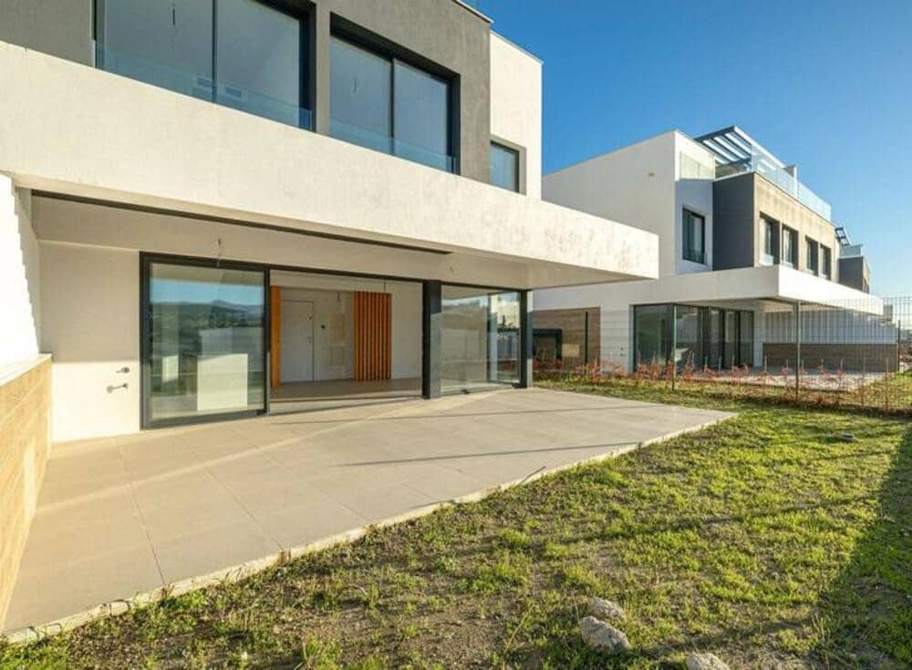 3 slaapkamer Halfvrijstaande villa te koop in Estepona met zwembad garage - € 800.000 (Ref: 8310189)