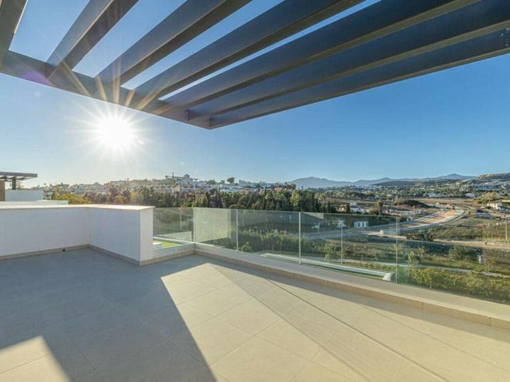 3 slaapkamer Halfvrijstaande villa te koop in Estepona met zwembad garage - € 800.000 (Ref: 8310189)