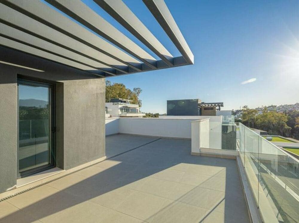 3 slaapkamer Halfvrijstaande villa te koop in Estepona met zwembad garage - € 800.000 (Ref: 8310189)