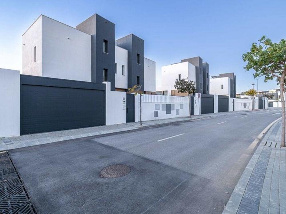 3 slaapkamer Halfvrijstaande villa te koop in Estepona met zwembad garage - € 800.000 (Ref: 8310189)