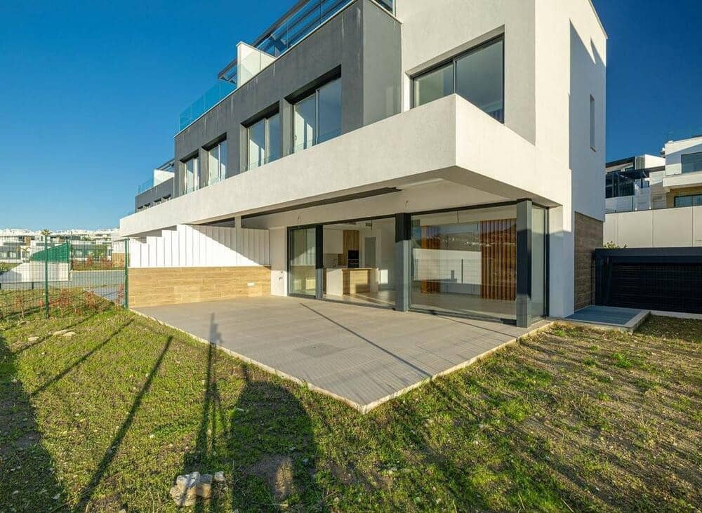 3 slaapkamer Halfvrijstaande villa te koop in Estepona met zwembad garage - € 800.000 (Ref: 8310189)