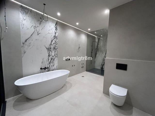 4 sypialnia Willa na sprzedaż w Romana Playa, Marbella z basenem garażem - 3 899 000 € (Ref: 8310191)