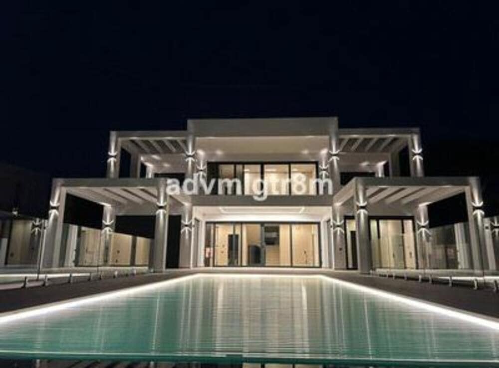 4 sypialnia Willa na sprzedaż w Marbella z basenem garażem - 3 899 000 € (Ref: 8310191)