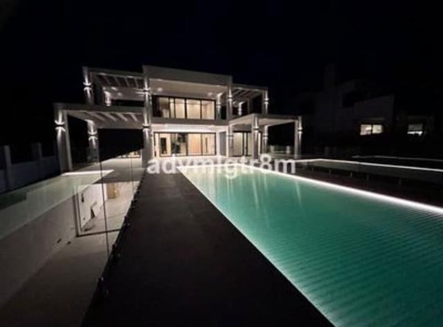 4 sypialnia Willa na sprzedaż w Romana Playa, Marbella z basenem garażem - 3 899 000 € (Ref: 8310191)