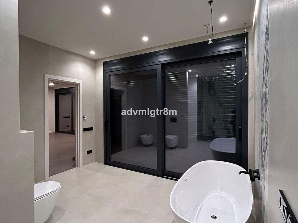 4 sypialnia Willa na sprzedaż w Marbella z basenem garażem - 3 899 000 € (Ref: 8310191)