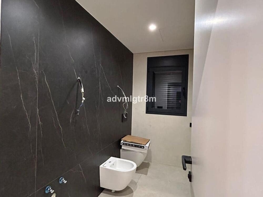 4 sypialnia Willa na sprzedaż w Marbella z basenem garażem - 3 899 000 € (Ref: 8310191)