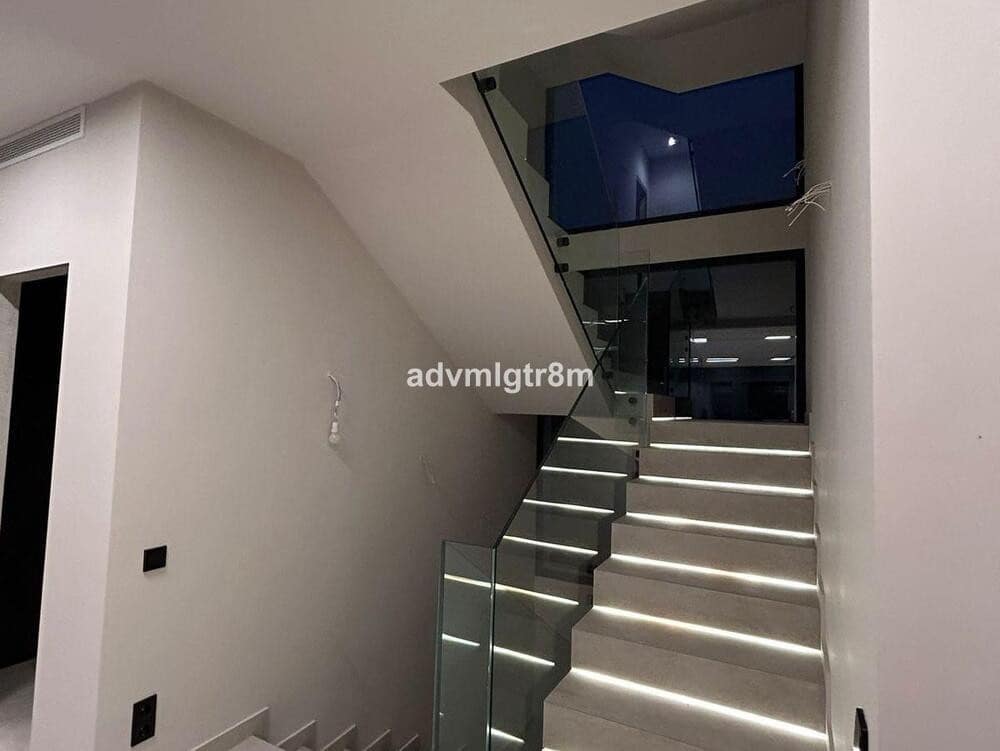 4 sypialnia Willa na sprzedaż w Marbella z basenem garażem - 3 899 000 € (Ref: 8310191)