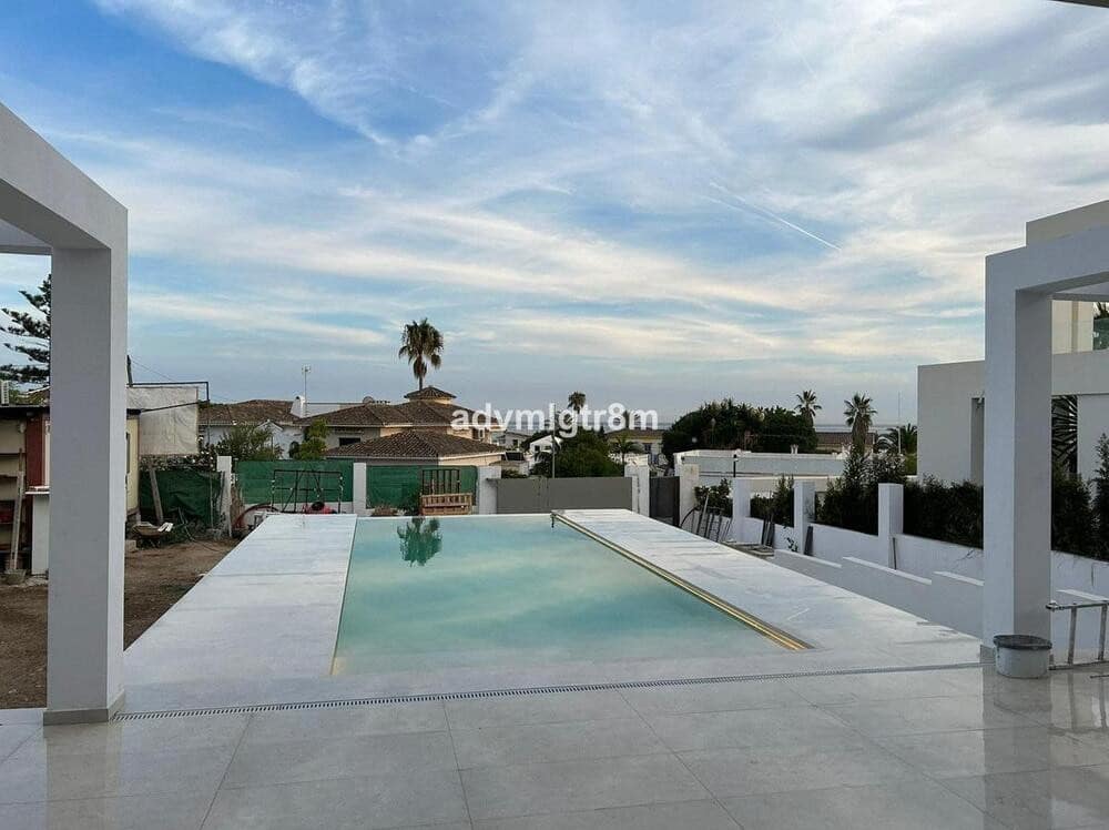 4 sypialnia Willa na sprzedaż w Marbella z basenem garażem - 3 899 000 € (Ref: 8310191)