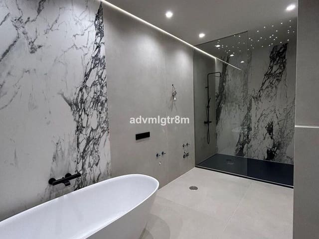 4 quarto Moradia para venda em Romana Playa, Marbella com piscina garagem - 3 899 000 € (Ref: 8310191)