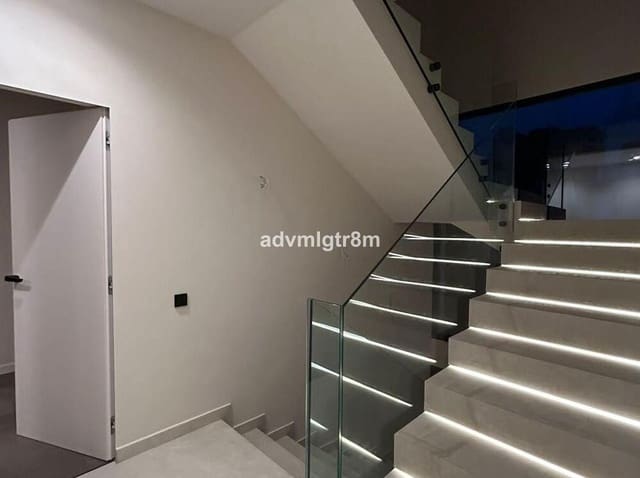 4 quarto Moradia para venda em Romana Playa, Marbella com piscina garagem - 3 899 000 € (Ref: 8310191)