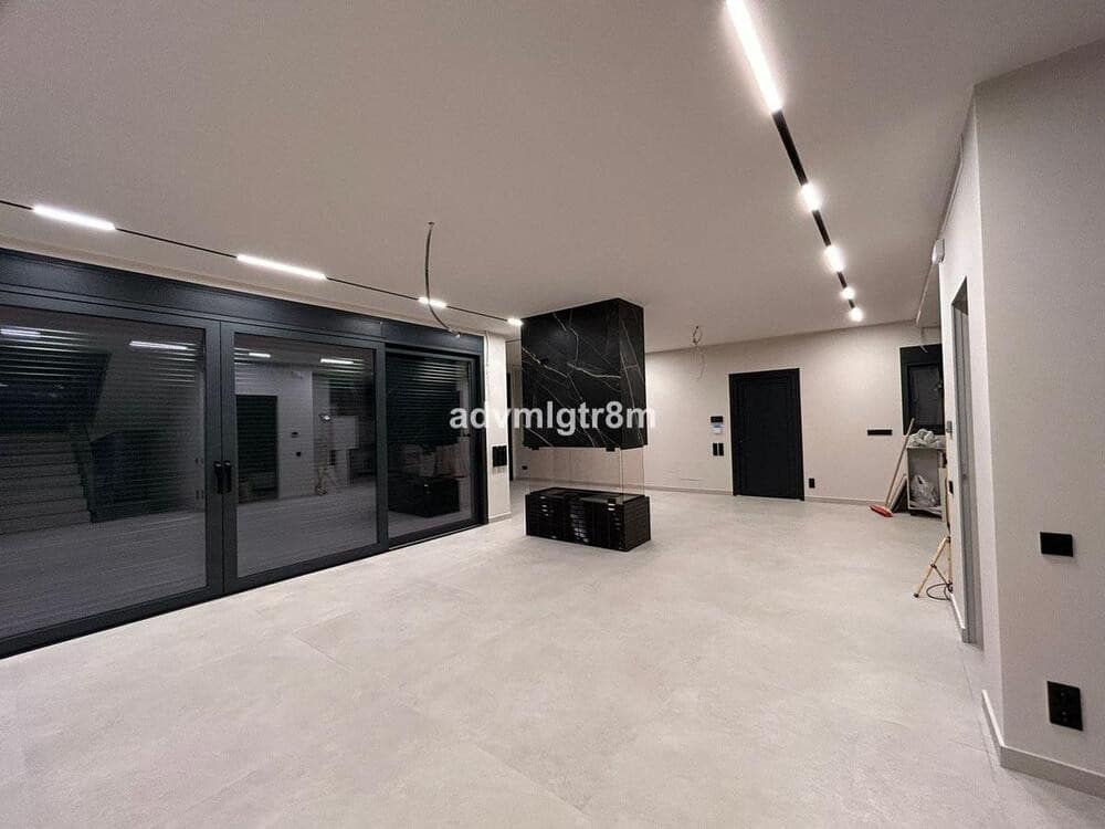 4 soveværelse Villa til salg i Marbella med swimmingpool garage - € 3.899.000 (Ref: 8310191)