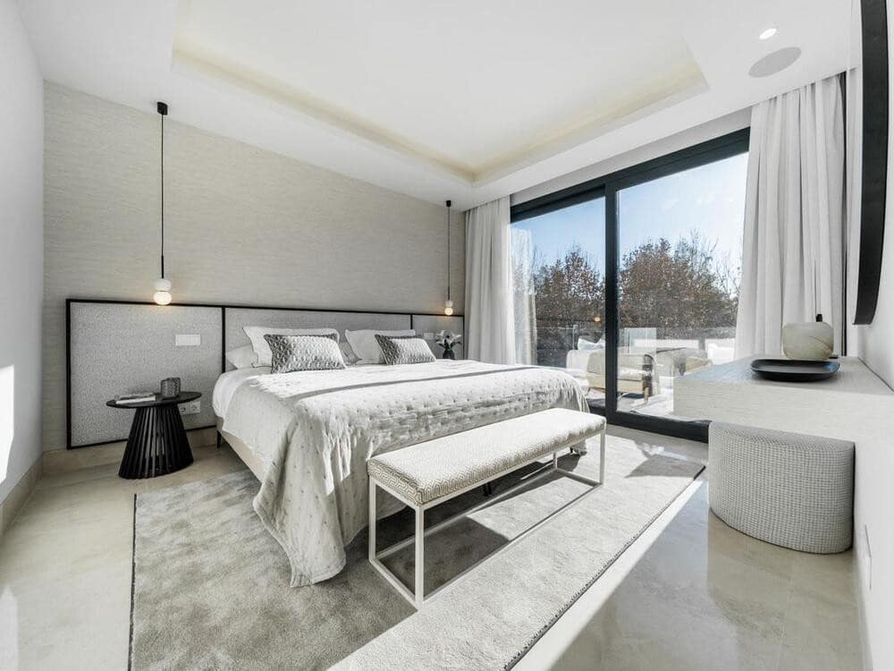 4 soverom Villa til salgs i El Paraiso med svømmebasseng garasje - € 1 995 000 (Ref: 8312884)