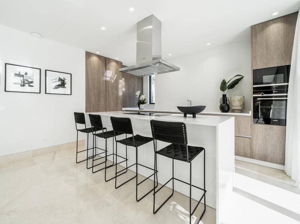 4 soverom Villa til salgs i El Paraiso med svømmebasseng garasje - € 1 995 000 (Ref: 8312884)