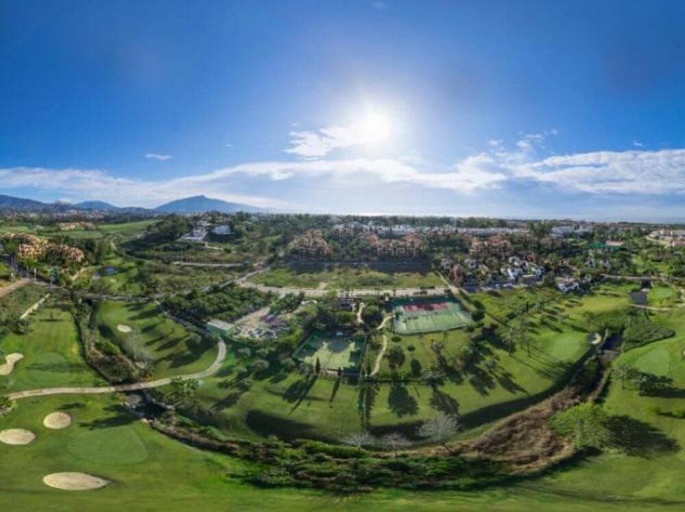 4 soverom Villa til salgs i El Paraiso med svømmebasseng garasje - € 1 995 000 (Ref: 8312884)