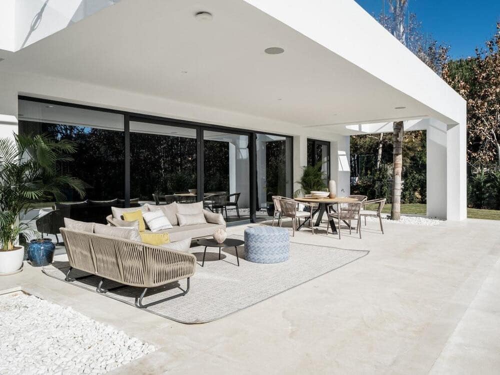 4 soverom Villa til salgs i El Paraiso med svømmebasseng garasje - € 1 995 000 (Ref: 8312884)