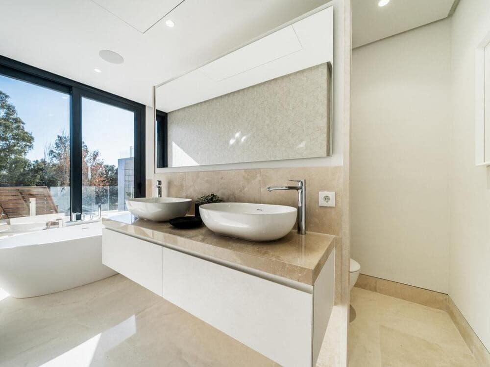 4 soverom Villa til salgs i El Paraiso med svømmebasseng garasje - € 1 995 000 (Ref: 8312884)