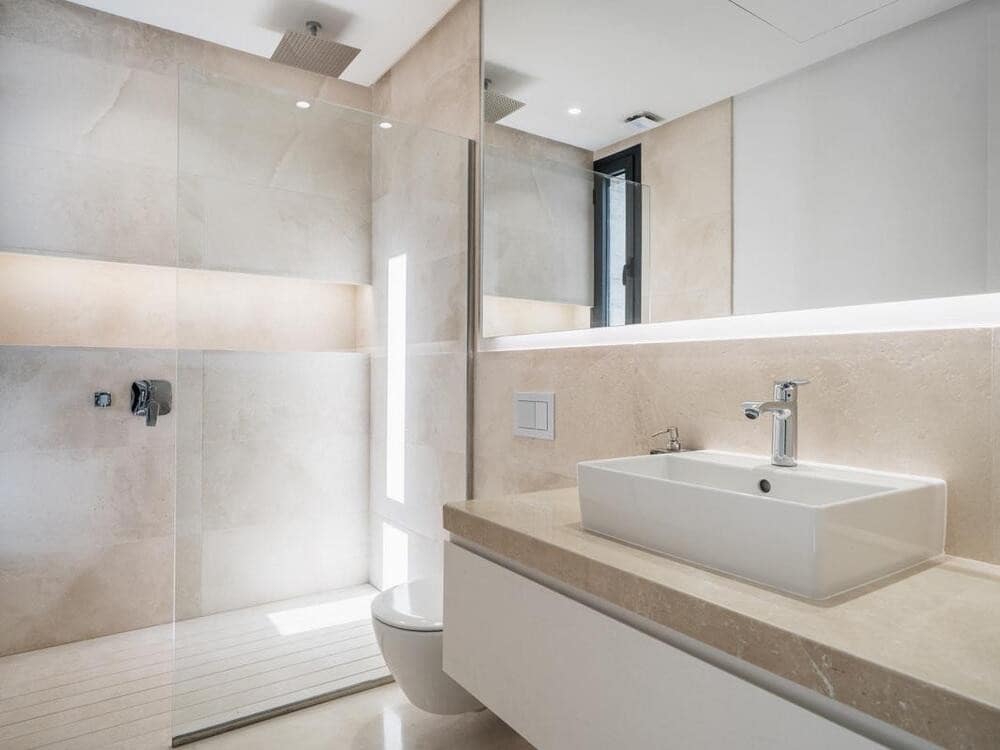 4 soverom Villa til salgs i El Paraiso med svømmebasseng garasje - € 1 995 000 (Ref: 8312884)