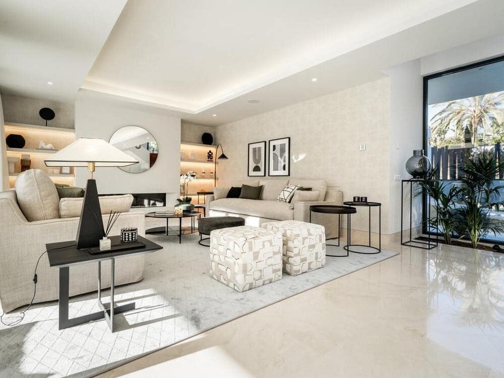 4 soverom Villa til salgs i El Paraiso med svømmebasseng garasje - € 1 995 000 (Ref: 8312884)