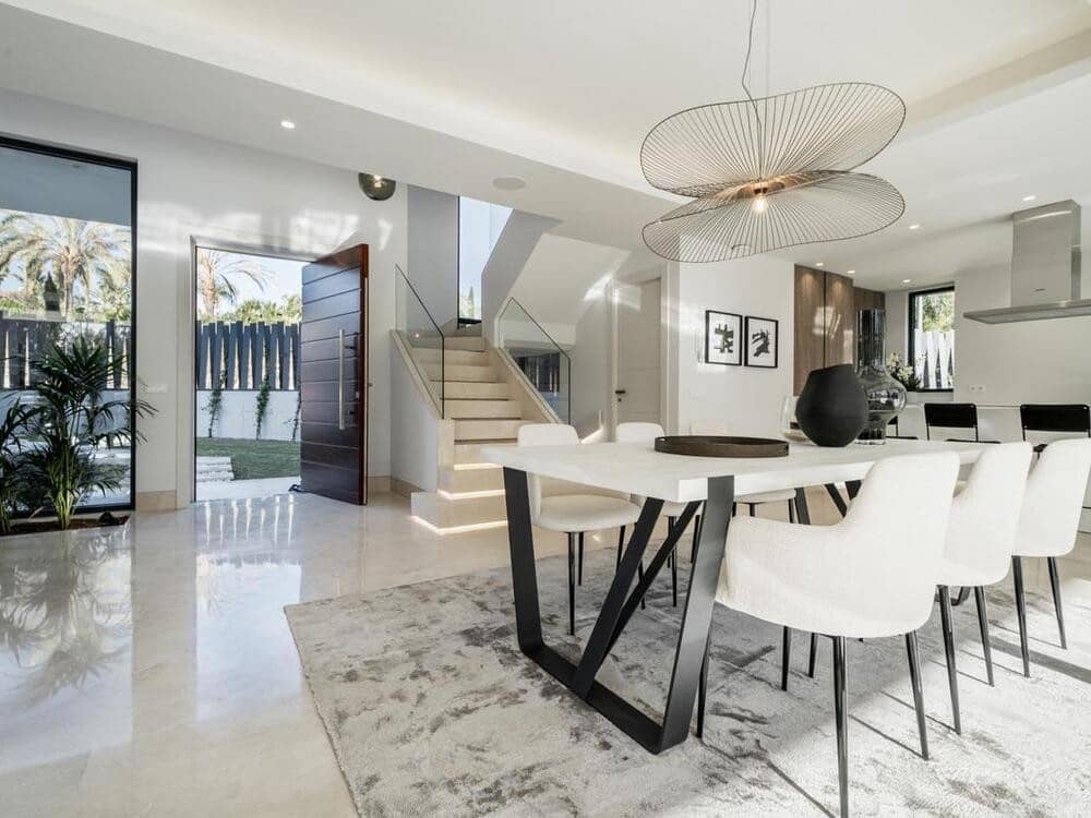 4 soverom Villa til salgs i El Paraiso med svømmebasseng garasje - € 1 995 000 (Ref: 8312884)