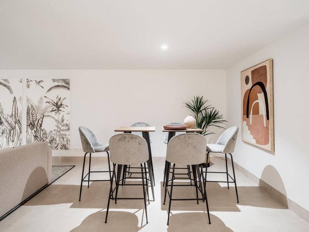 4 soverom Villa til salgs i El Paraiso med svømmebasseng garasje - € 1 995 000 (Ref: 8312884)