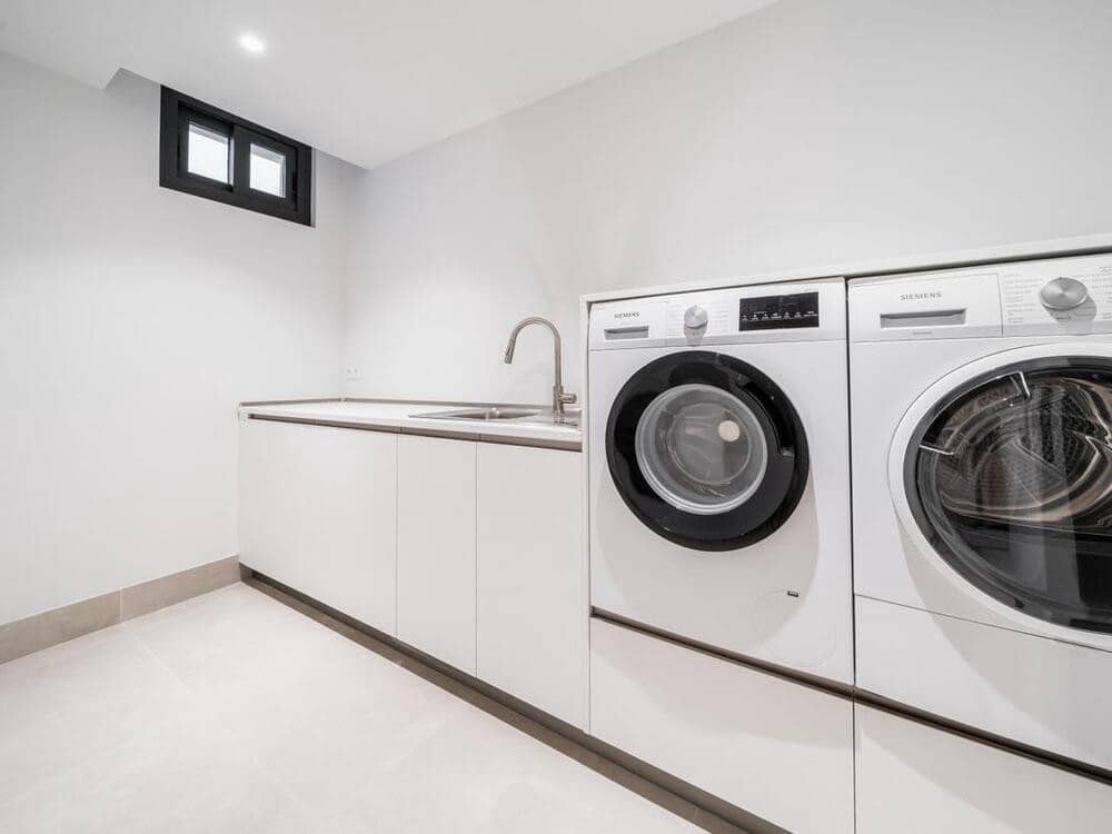 4 soverom Villa til salgs i El Paraiso med svømmebasseng garasje - € 1 995 000 (Ref: 8312884)