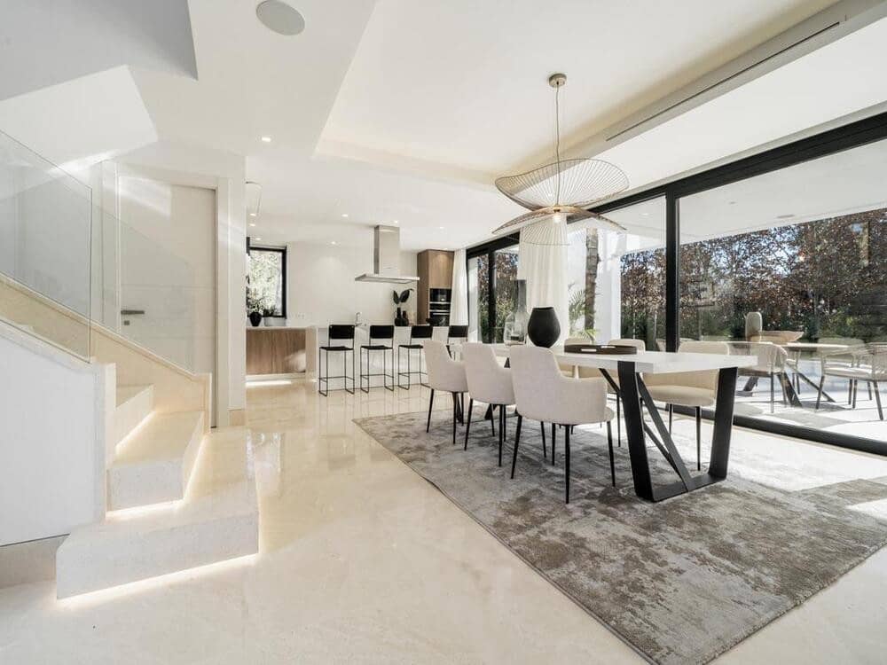 4 soverom Villa til salgs i El Paraiso med svømmebasseng garasje - € 1 995 000 (Ref: 8312884)