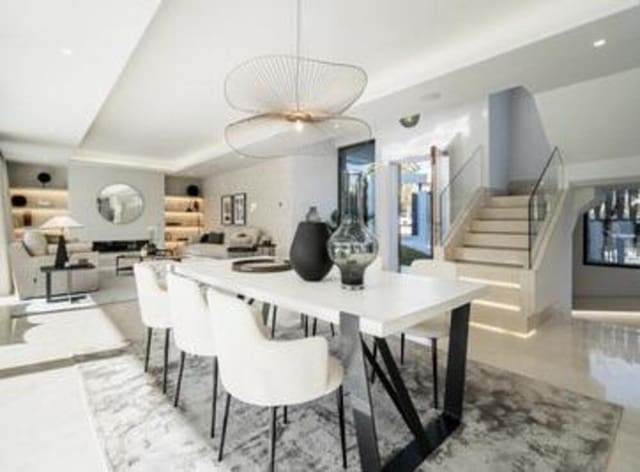 5 slaapkamer Villa te koop in El Paraiso, Estepona met zwembad garage - € 1.950.000 (Ref: 8312884)