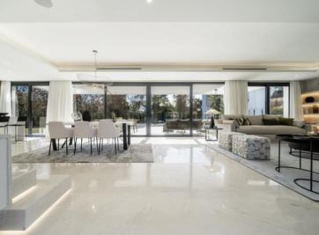 5 slaapkamer Villa te koop in El Paraiso, Estepona met zwembad garage - € 1.950.000 (Ref: 8312884)