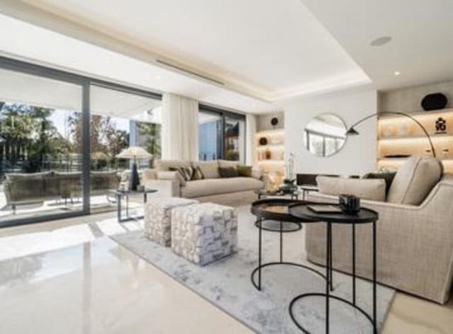 5 slaapkamer Villa te koop in El Paraiso, Estepona met zwembad garage - € 1.950.000 (Ref: 8312884)