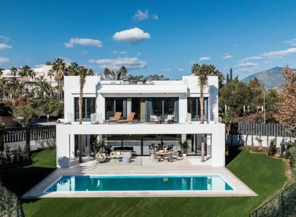 5 slaapkamer Villa te koop in El Paraiso met zwembad garage - € 1.950.000 (Ref: 8312884)
