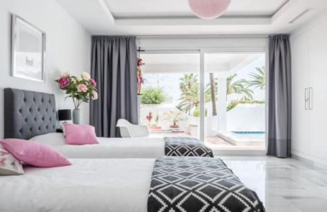 5 soverom Leilighet til leie i Lomas De Marbella, Marbella med svømmebasseng garasje - € 15 000 (Ref: 8312885)