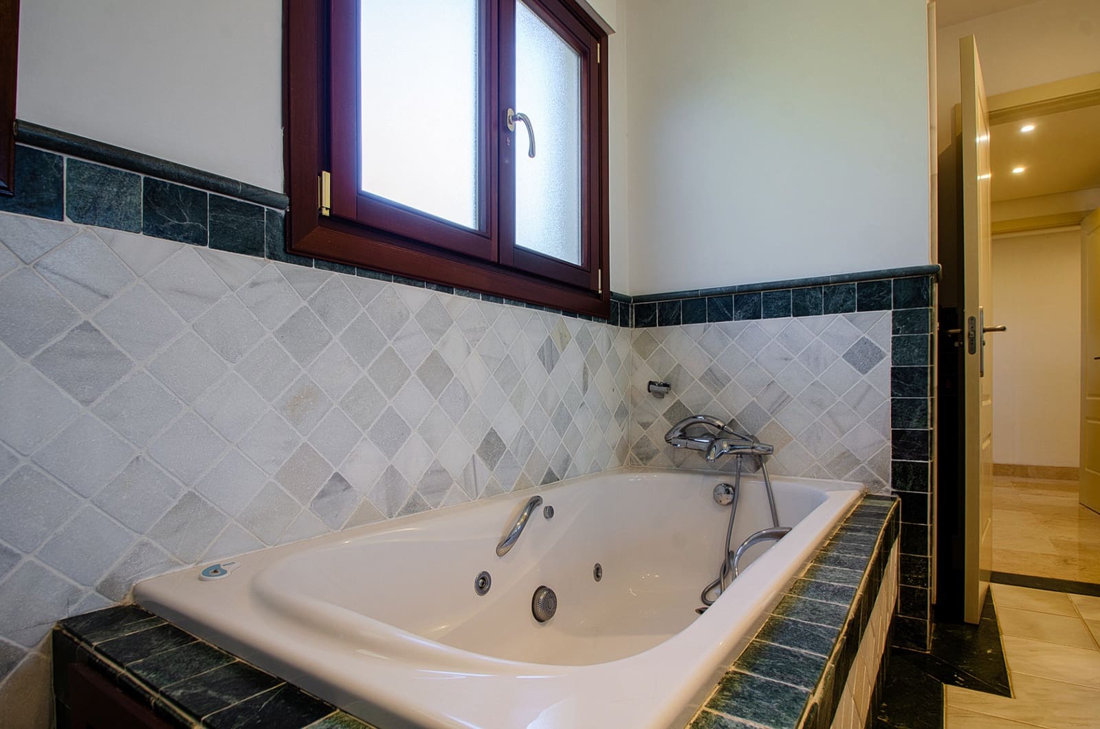 3 soverom Leilighet til leie i Marbella med svømmebasseng garasje - € 6 000 (Ref: 8315617)