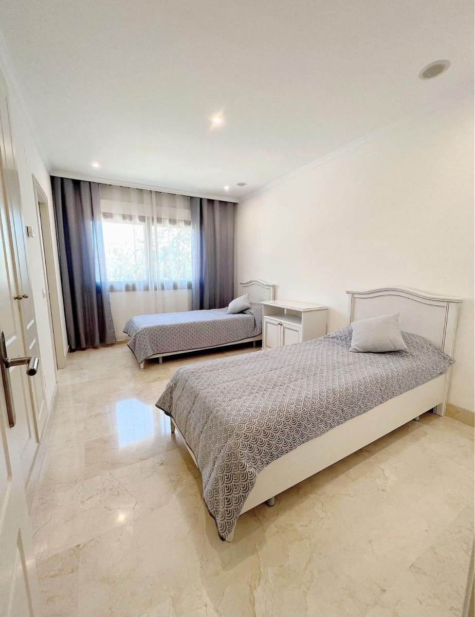 3 soverom Leilighet til leie i Marbella med svømmebasseng garasje - € 6 000 (Ref: 8315617)