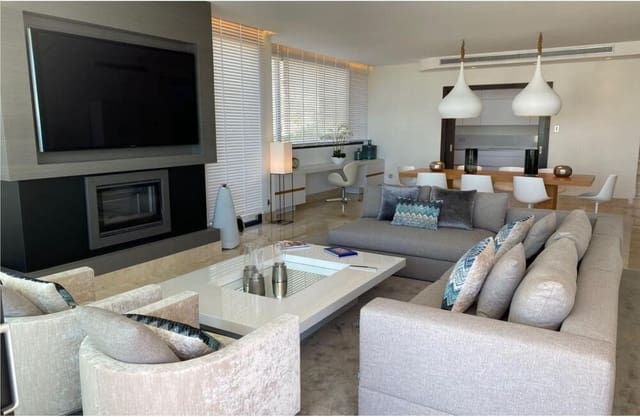 4 makuuhuone Kattohuoneisto vuokrattavana paikassa Sierra Blanca, Marbella mukana uima-altaan 
autotalli - 12 000 € (Ref: 8324166)
