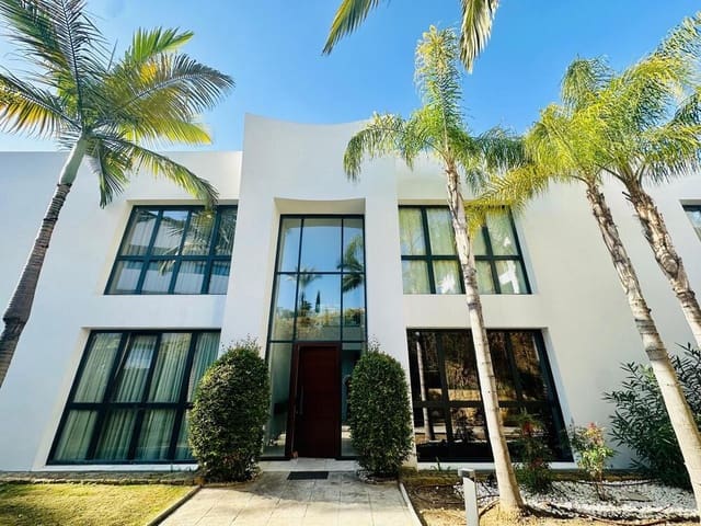 4 makuuhuone Kattohuoneisto vuokrattavana paikassa Sierra Blanca, Marbella mukana uima-altaan 
autotalli - 12 000 € (Ref: 8324166)