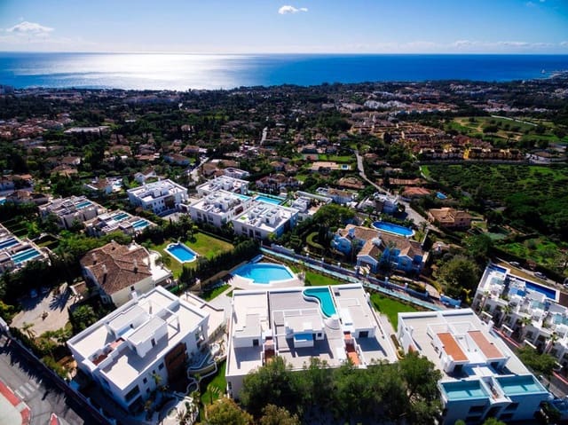 4 makuuhuone Kattohuoneisto vuokrattavana paikassa Sierra Blanca, Marbella mukana uima-altaan 
autotalli - 12 000 € (Ref: 8324166)