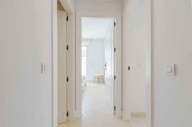 Apartamento de 3 habitaciones en Los Naranjos, Marbella en venta con piscina garaje - 722.500 € (Ref: 8342593)