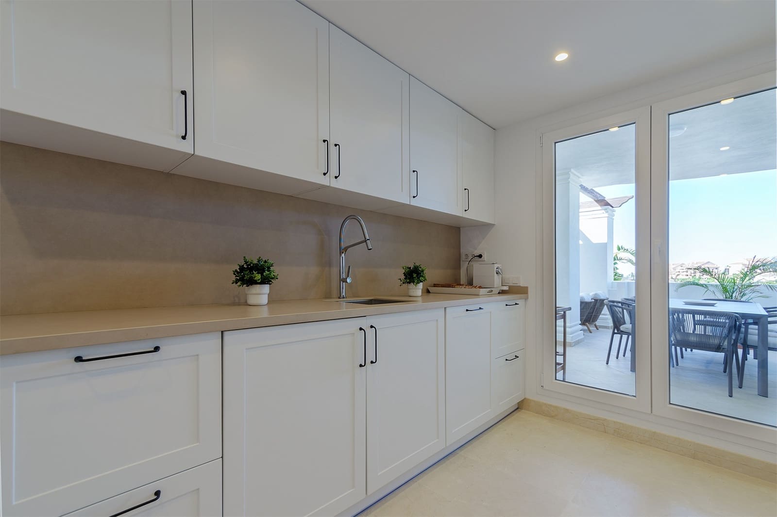 Apartamento de 3 habitaciones en Marbella en venta con piscina garaje - 722.500 € (Ref: 8342593)