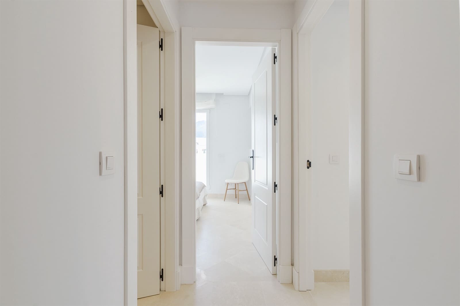 3 sypialnia Apartament na sprzedaż w Marbella z basenem garażem - 720 000 € (Ref: 8342593)