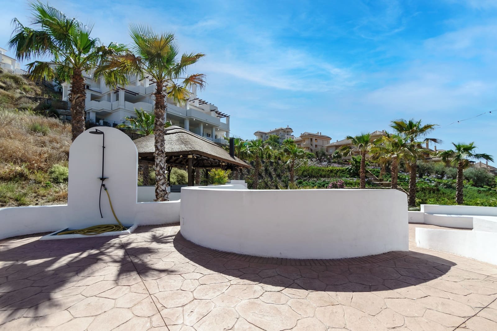 3 sypialnia Apartament na sprzedaż w Marbella z basenem garażem - 720 000 € (Ref: 8342593)