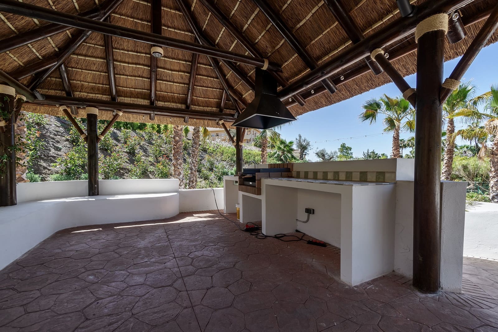 3 sypialnia Apartament na sprzedaż w Marbella z basenem garażem - 720 000 € (Ref: 8342593)