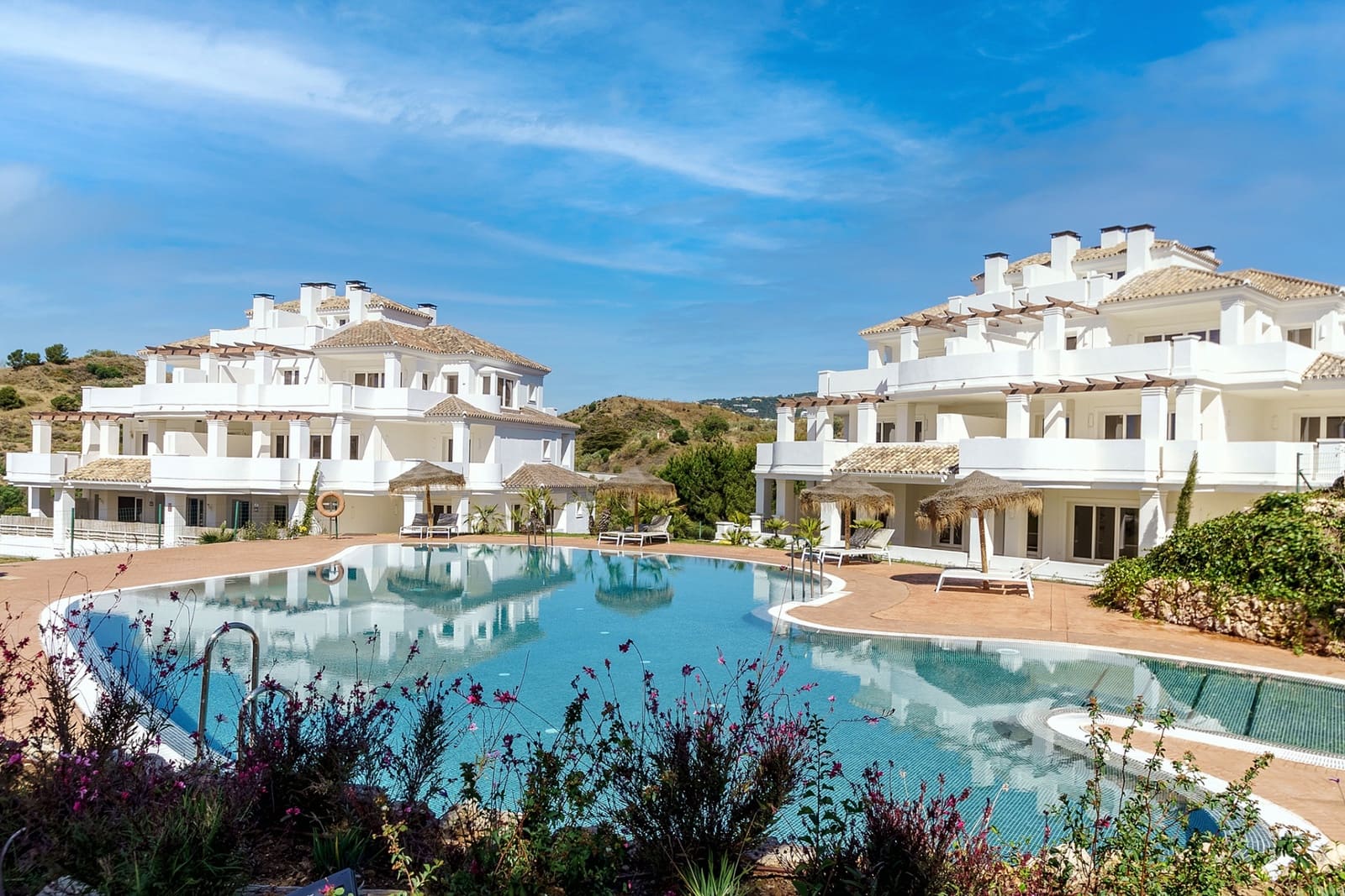 3 sypialnia Apartament na sprzedaż w Marbella z basenem garażem - 720 000 € (Ref: 8342593)
