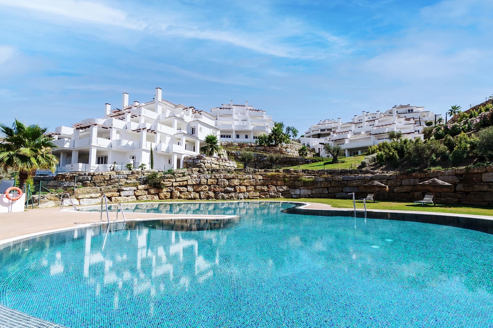 3 sypialnia Apartament na sprzedaż w Marbella z basenem garażem - 720 000 € (Ref: 8342593)