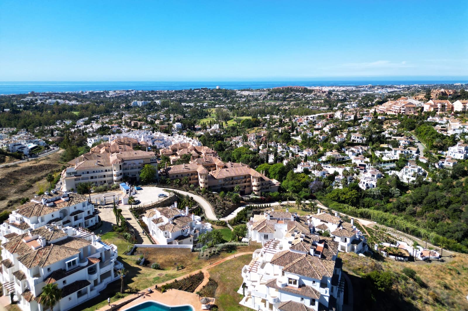 3 sypialnia Apartament na sprzedaż w Marbella z basenem garażem - 720 000 € (Ref: 8342593)