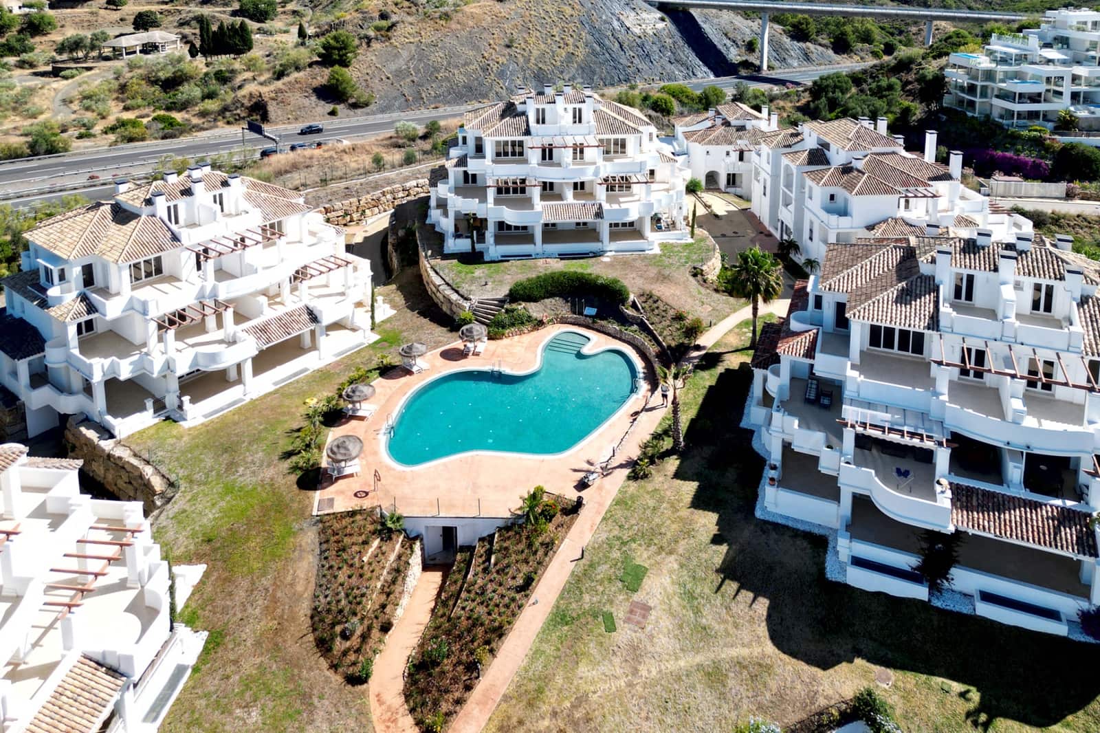 3 sypialnia Apartament na sprzedaż w Marbella z basenem garażem - 720 000 € (Ref: 8342593)