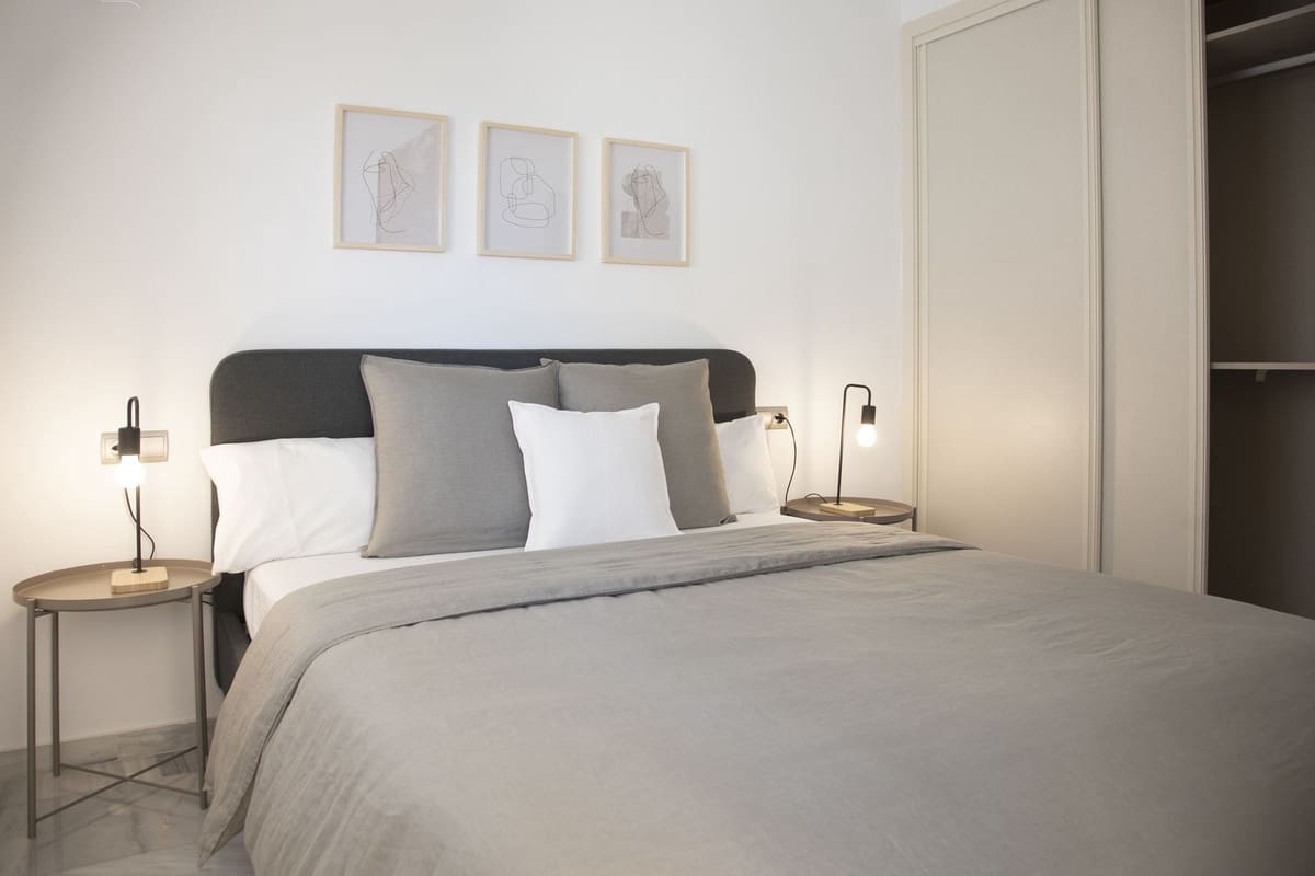 4 soveværelse Semi-Rækkehus til salg i Bel-Air med swimmingpool garage - € 720.000 (Ref: 8344492)